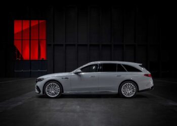 مرسدس از واگن هیبریدی AMG E 53 مدل 2026 رونمایی کرد