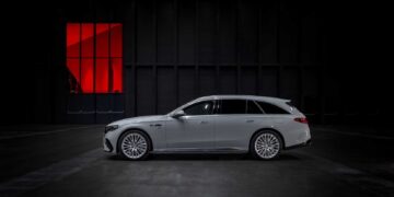 مرسدس از واگن هیبریدی AMG E 53 مدل 2026 رونمایی کرد