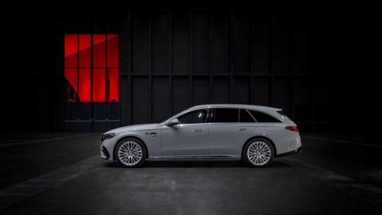 مرسدس از واگن هیبریدی AMG E 53 مدل 2026 رونمایی کرد