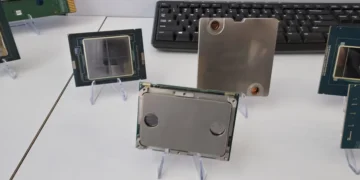 آزمایش خنک‌سازی مستقیم با مایع توسط اینتل برای پردازنده‌های ۱۰۰۰ واتی