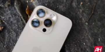 در حالی که تنش‌های تجاری میان چین و آمریکا شدت گرفته و سیاست‌های تعرفه‌ای دولت ترامپ آینده نامشخصی را برای شرکت‌های فناوری رقم زده‌اند، اپل تصمیم گرفته با افزایش تولید آیفون و آیپد، خود را برای مواجهه با شرایط جدید آماده کند.