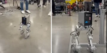 ربات چینی Mini π به کمک هوش مصنوعی از موانع عبور می کند