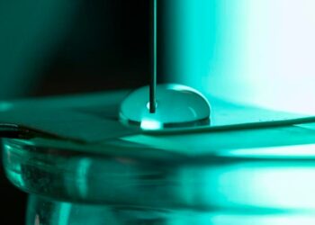 تولید برق از قطرات آب توسط دانشمندان سنگاپوری