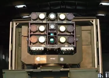 هند با موفقیت سلاح لیزری قدرتمند جدید خود را آزمایش کرد