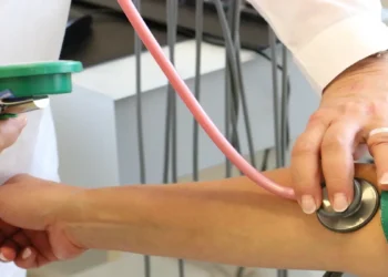 فشار خون بالا را با مصرف روزانه یک عدد موز کاهش دهید