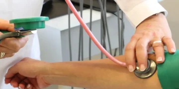 فشار خون بالا را با مصرف روزانه یک عدد موز کاهش دهید