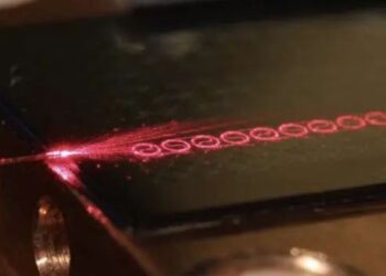 این تقویت‌کننده نوری سوئدی، انتقال داده را ۱۰ برابر سریع‌تر می‌کند