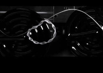 ساخت باریک‌ترین ربات نرم جهان با قابلیت حمل بار روی سیم‌ ها