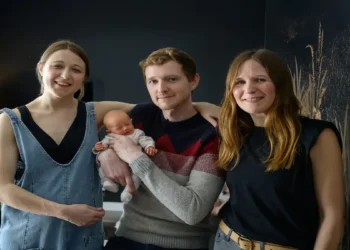 اولین نوزاد از طریق رحم پیوندی در بریتانیا متولد شد