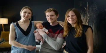 اولین نوزاد از طریق رحم پیوندی در بریتانیا متولد شد