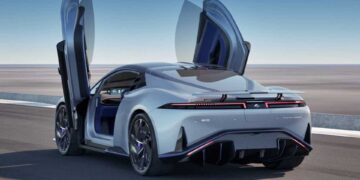 چین به‌ دنبال ساخت ابرخودرویی بهتر از فراری SF90 است