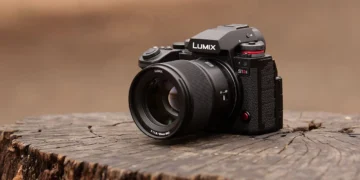 پاناسونیک از دوربین‌های بدون آینه LUMIX S1II و S1IIE رونمایی کرد