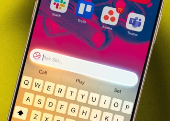 اپل احتمالاً به کاربران اجازه می‌دهد Siri را به‌طور کامل با دستیارهای هوش مصنوعی رقیب جایگزین کنند