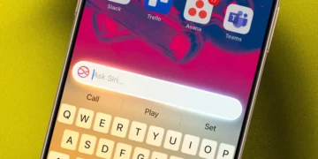 اپل احتمالاً به کاربران اجازه می‌دهد Siri را به‌طور کامل با دستیارهای هوش مصنوعی رقیب جایگزین کنند