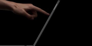 تولید انبوه مک تاشو ۱۸.۸ اینچی اپل در سال ۲۰۲۷؛ در حالی که آمازون به دنبال عرضه دستگاهی رقابتی با همین فرم‌فکتور است