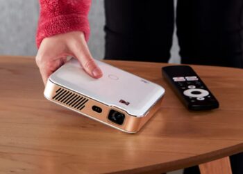 کداک پروژکتور قابل‌حمل Luma 500 را با Google TV، معرفی کرد