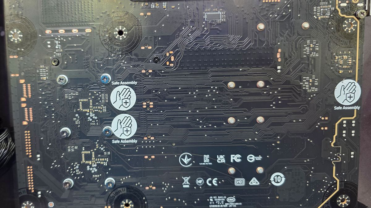 MSI مزایای دیگری را نیز برای طراحی PinSafe برشمرد