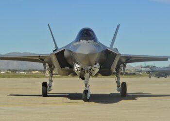 ترامپ از ارتقای قدرت هوایی آمریکا با جنگنده های F-55 و نسخه پیشرفته F-22 خبر داد