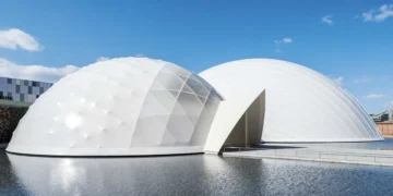 پاویون Blue Ocean Dome؛ سازه‌ای از جنس مقوا و بامبو