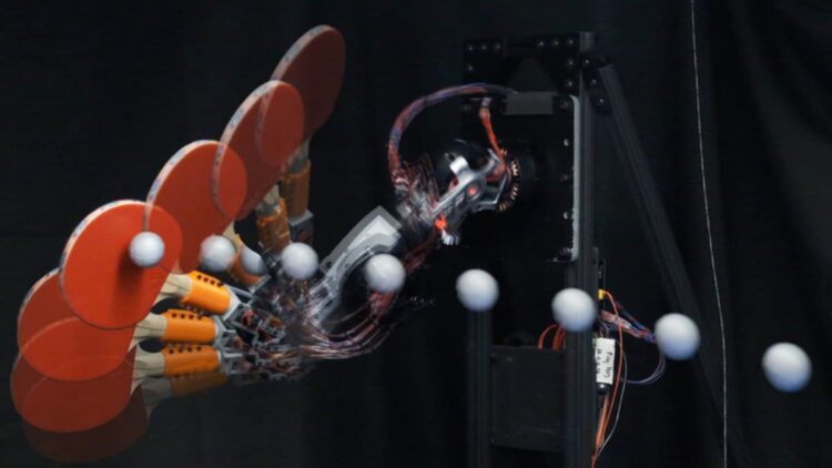 رباتMIT مانند یک حرفه ای پینگ پنگ بازی می کند