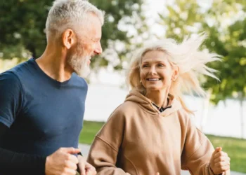 ورزش سبک در میانسالی خطر ابتلا به آلزایمر را کاهش می‌ دهد