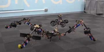 تلفیقی از خزیدن و پرواز با ربات SPIDAR