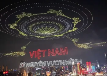 ویتنام رکورد بزرگ‌ترین نمایش نوری پهپادی جهان را شکست