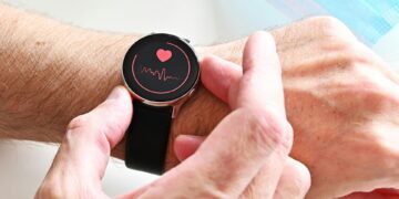 ساخت تراشه پوشیدنی جدید با توانایی تشخیص حمله قلبی در لحظه