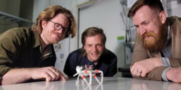 این ربات بادی بدون مدارهای الکترونیکی حرکت می کند