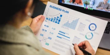 راهنمای جامع نوشتن بیزینس پلن برای استارتاپ و کسب و کارهای سنتی