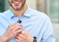 چگونگی تست و تنظیم میکروفون یقه‌ای برای بهترین کیفیت صدا