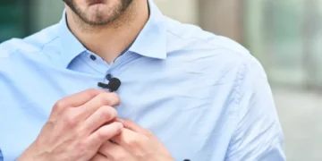 چگونگی تست و تنظیم میکروفون یقه‌ای برای بهترین کیفیت صدا