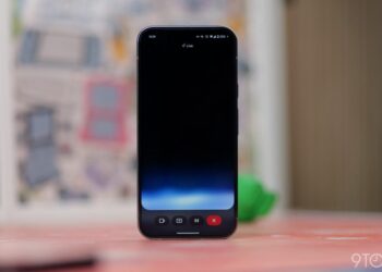 گوگل قابلیت کپشن لحظه‌ای را به Gemini Live اضافه کرد