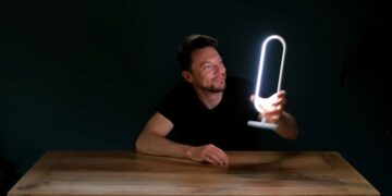 اولین میز کار واقعی با برق بی‌سیم: انتقال ۱۰۰ وات انرژی بدون کابل توسط فناوری Etherdyne