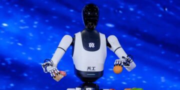 مدل RoboBrain 2.0 توسط آزمایشگاه هوش مصنوعی چین رونمایی شد تا توسعه ربات‌های انسان‌نما را سرعت بخشد