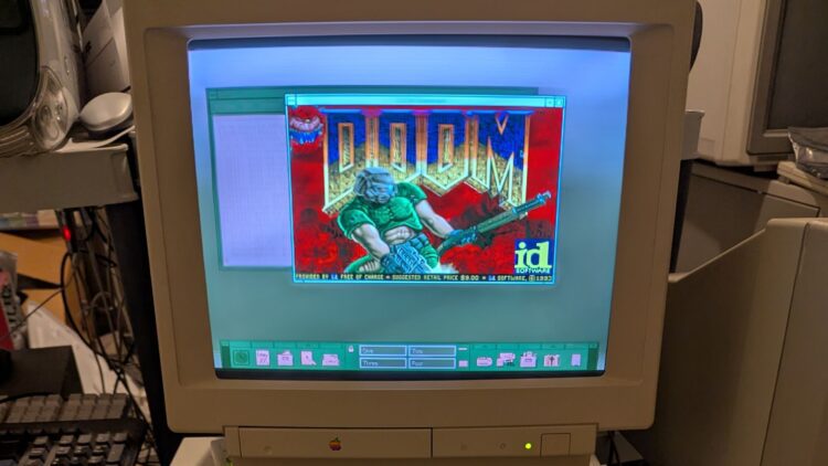 اجرای بازی افسانه‌ای DOOM روی سرور قدیمی اپل