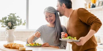 اهمیت تغذیه و ورزش در میانسالی برای پیشگیری از آسیب ‌های عضلانی