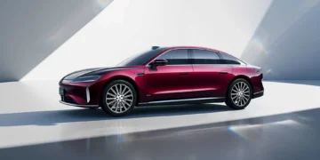 چری از سدان هیبریدی Fulwin A9L با برد ۲۰۰۰ کیلومتر رونمایی کرد