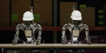 استفاده از ربات‌های انسان‌نما در فاکسکان برای ساخت سرورهای هوش مصنوعی انویدیا