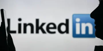 استقبال سرد کاربران لینکدین از دستیار نویسنده هوش مصنوعی