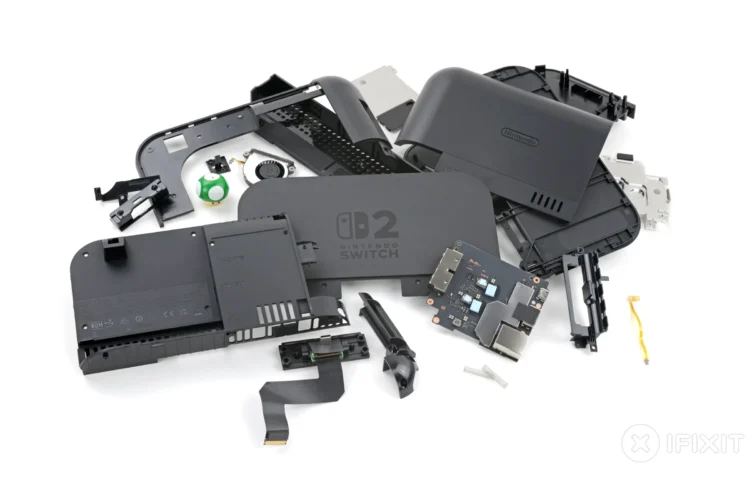 گزارش تازه‌ای از وب‌سایت iFixit نشان می‌دهد که کنسول جدید نینتندو، Switch 2، از نظر تعمیرپذیری حتی بدتر از نسخه اصلی Switch عمل کرده است. به دنبال کالبدشکافی کامل این دستگاه، iFixit به Switch 2 امتیاز تعمیرپذیری ۳ از ۱۰ داده؛ امتیازی که نسبت به نسخه اول، که حالا با استانداردهای ۲۰۲۵ به ۴ از ۱۰ تنزل یافته، کاهش بیشتری دارد.