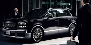 تویوتا لوکس‌ترین شاسی بلند خود را با قابلیت تغییر رنگ شیشه‌ ها رونمایی کرد