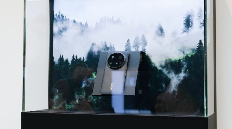 شیائومی از نسخه محدود گوشی Xiaomi 15 Ultra به مناسبت صدمین سالگرد لایکا رونمایی کرد