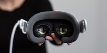 اپل در WWDC 2025 از visionOS 26 با پشتیبانی از کنترلر PSVR2 و ویجت‌های فضایی برای Vision Pro رونمایی کرد