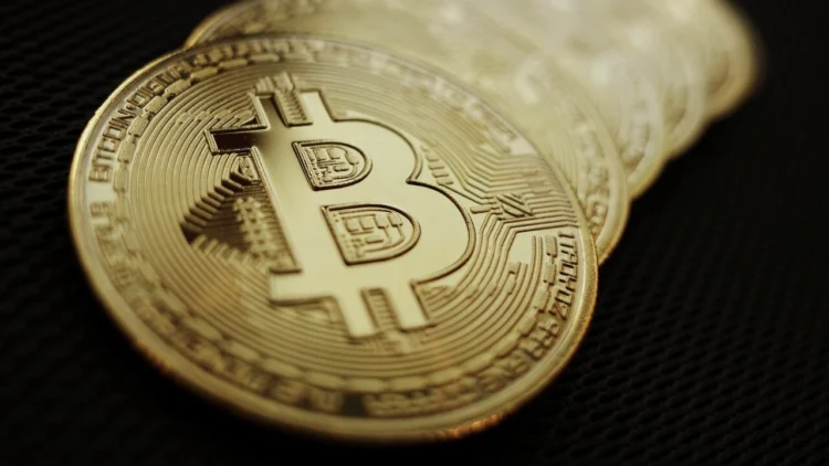 قیمت بیت‌کوین از مرز ۱۱۶ هزار دلار عبور کرد
