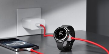 وان‌پلاس کابل شارژ ۲ در ۱ SUPERVOOC را با قابلیت شارژ هم‌زمان گوشی و ساعت هوشمند معرفی کرد