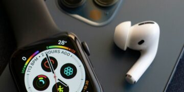 تسلط اپل بر بازار هدفون و ساعت هوشمند