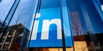 حذف حمایت از افراد ترنس‌جندر در لینکدین