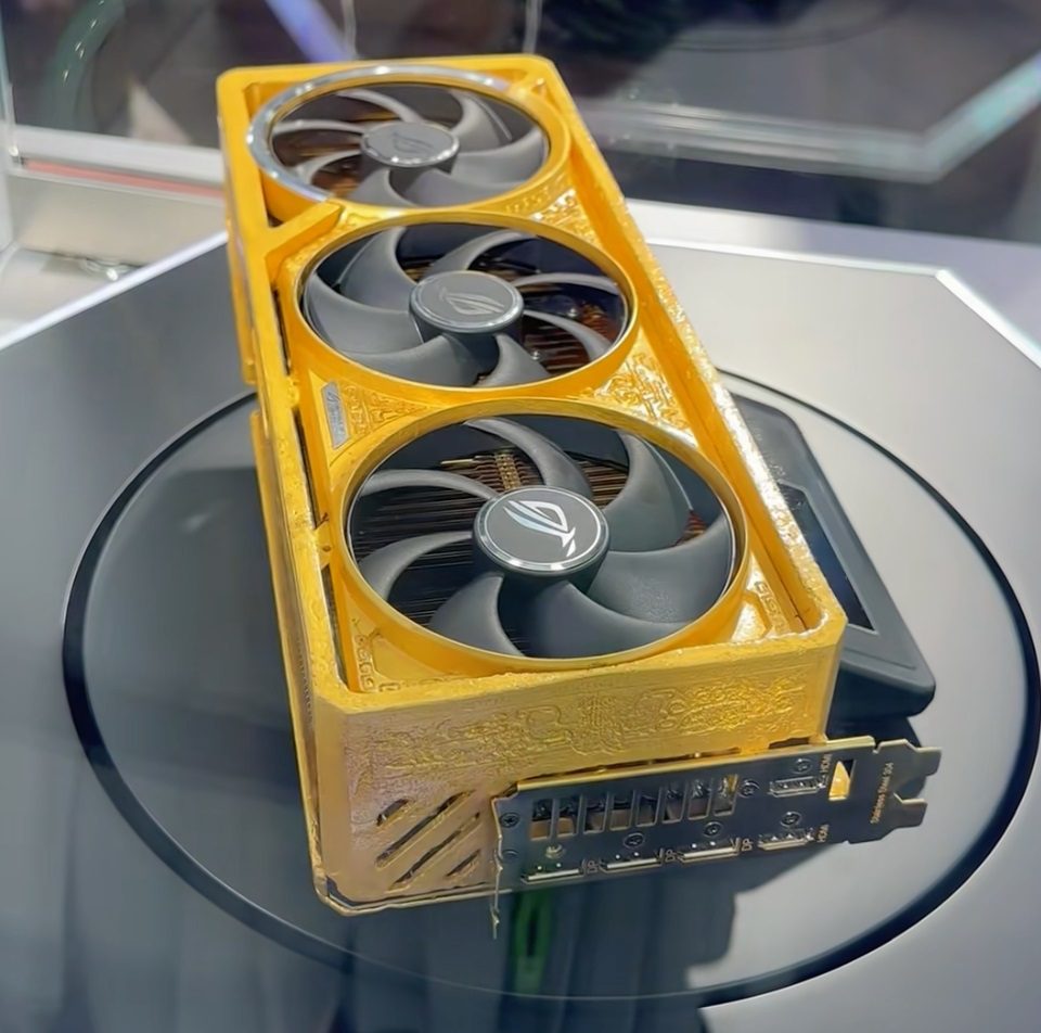 کارت گرافیک ROG Astral RTX 5090 Real Gold Edition