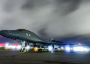 بمبافکن B-1B آمریکا به موشکهای مافوق صوت مجهز می شود